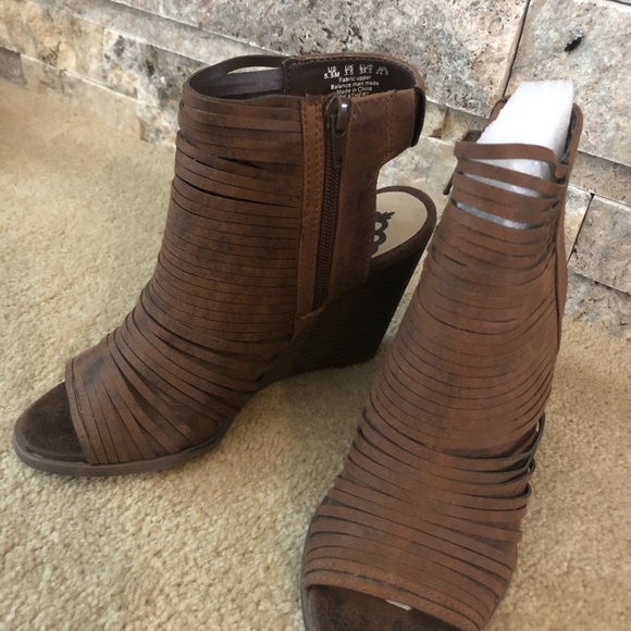 Size 5.5 Fergalicious heels - Picture 3 of 7